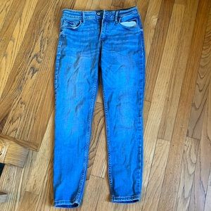 Old Navy skinny’s in size 6 short.